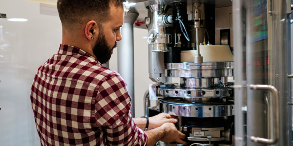 Mecánicos Industriales · Montadores de Estructuras / Maquinaria en Zaragoza · Fabricación y reparación de piezas mediante soldadura MIG, TIG y electrodo